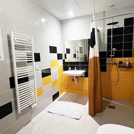 Hyper-centre Avec Garage Securise * Αζάν